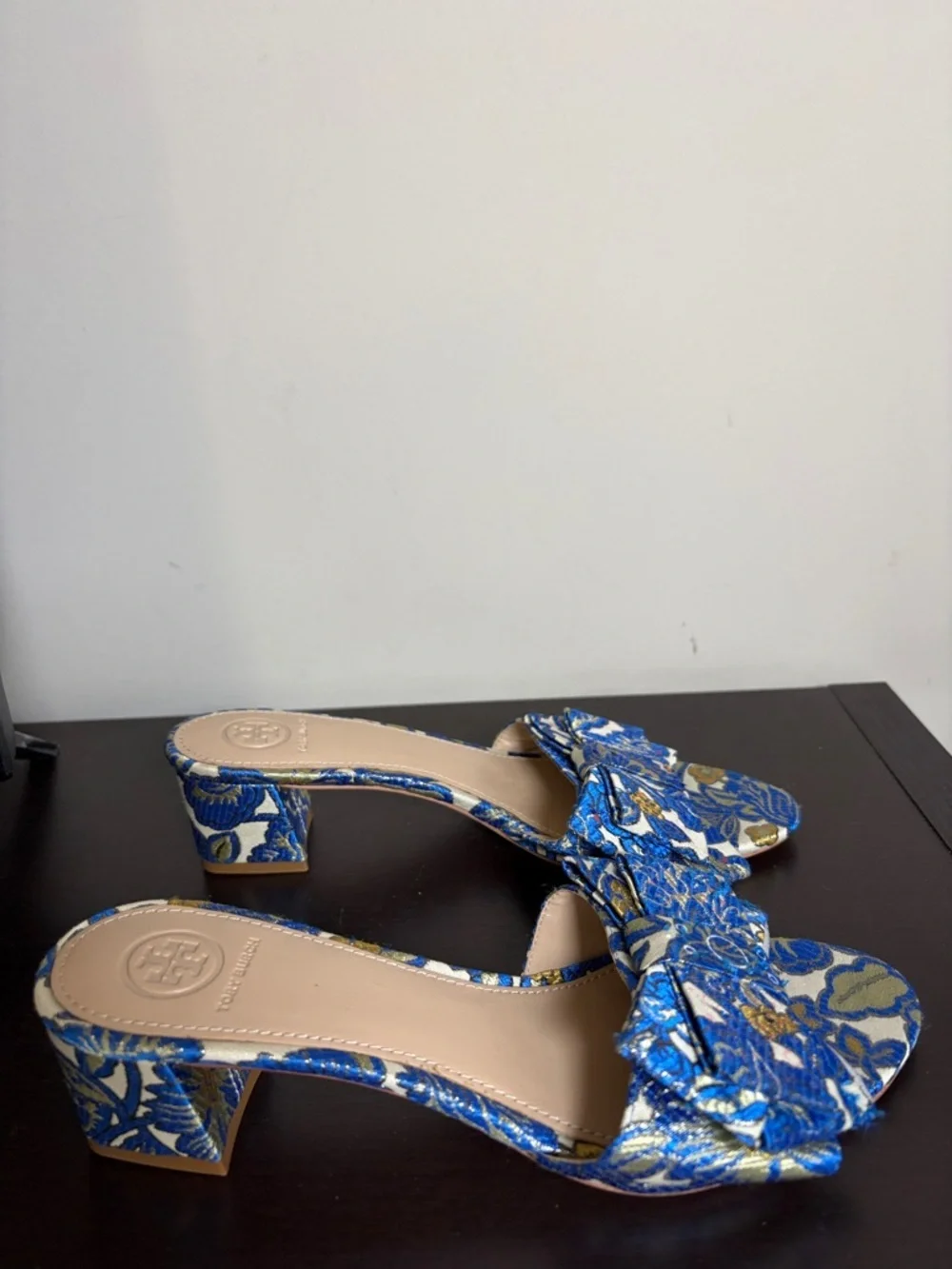 Tory Burch Valentina 45mm bow slide heels blue floral brocade logo Sz 7.5